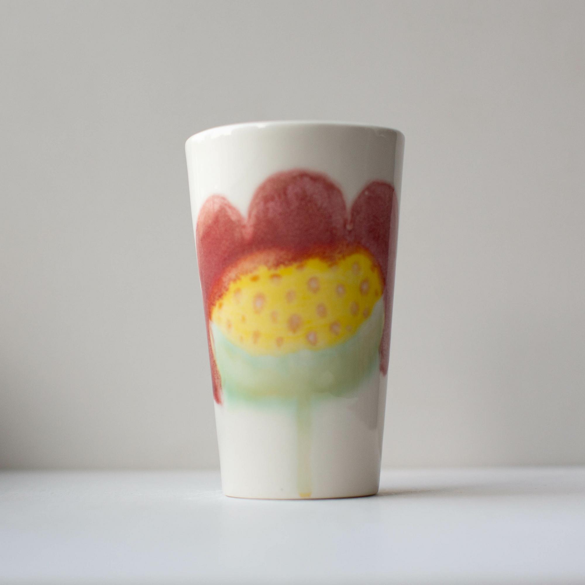 Средний стакан с цветами