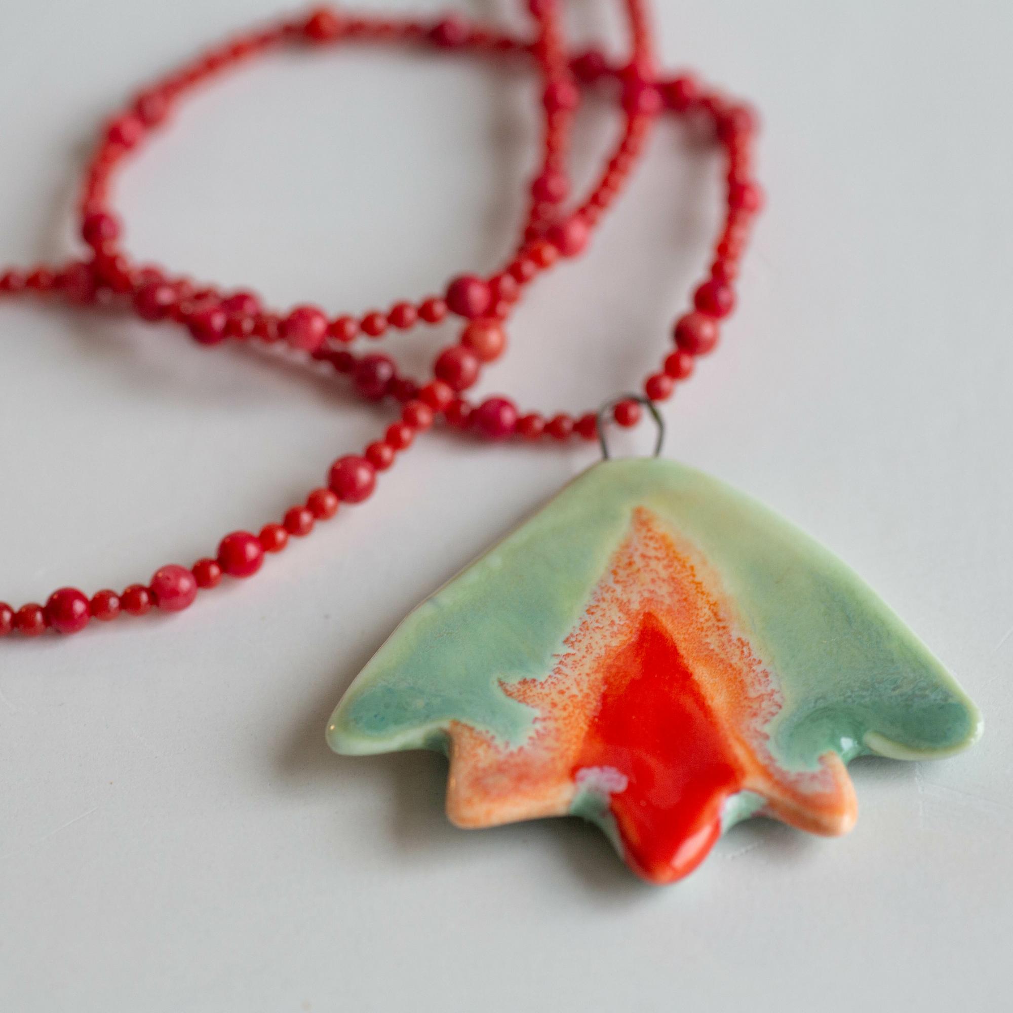 Бусы коралловые зеленый Цветок