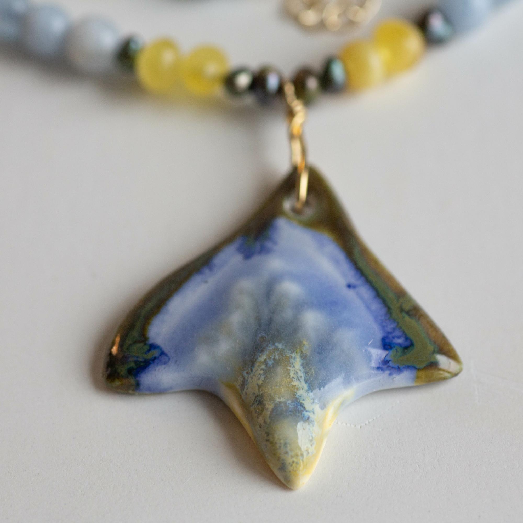 Янтарные бусы голубой Цветок