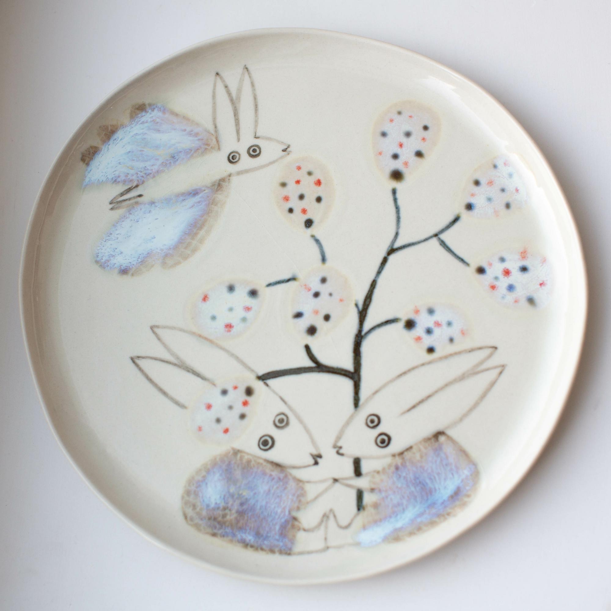 Тарелка Зайцы в весенних цветах