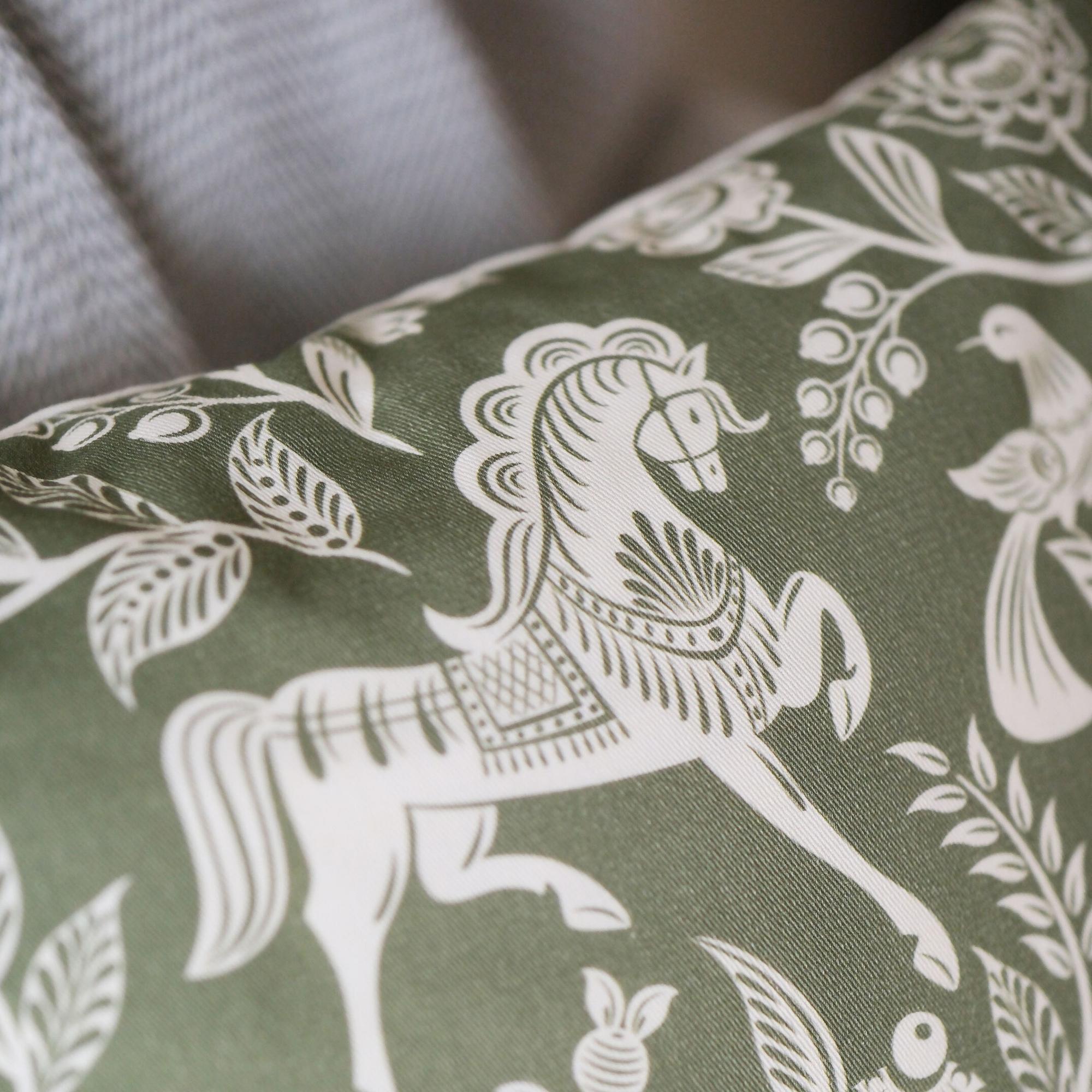 Наволочка декоративная Кони зеленые, 40х40см