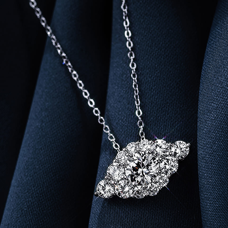Oko Diamonds Pendant
