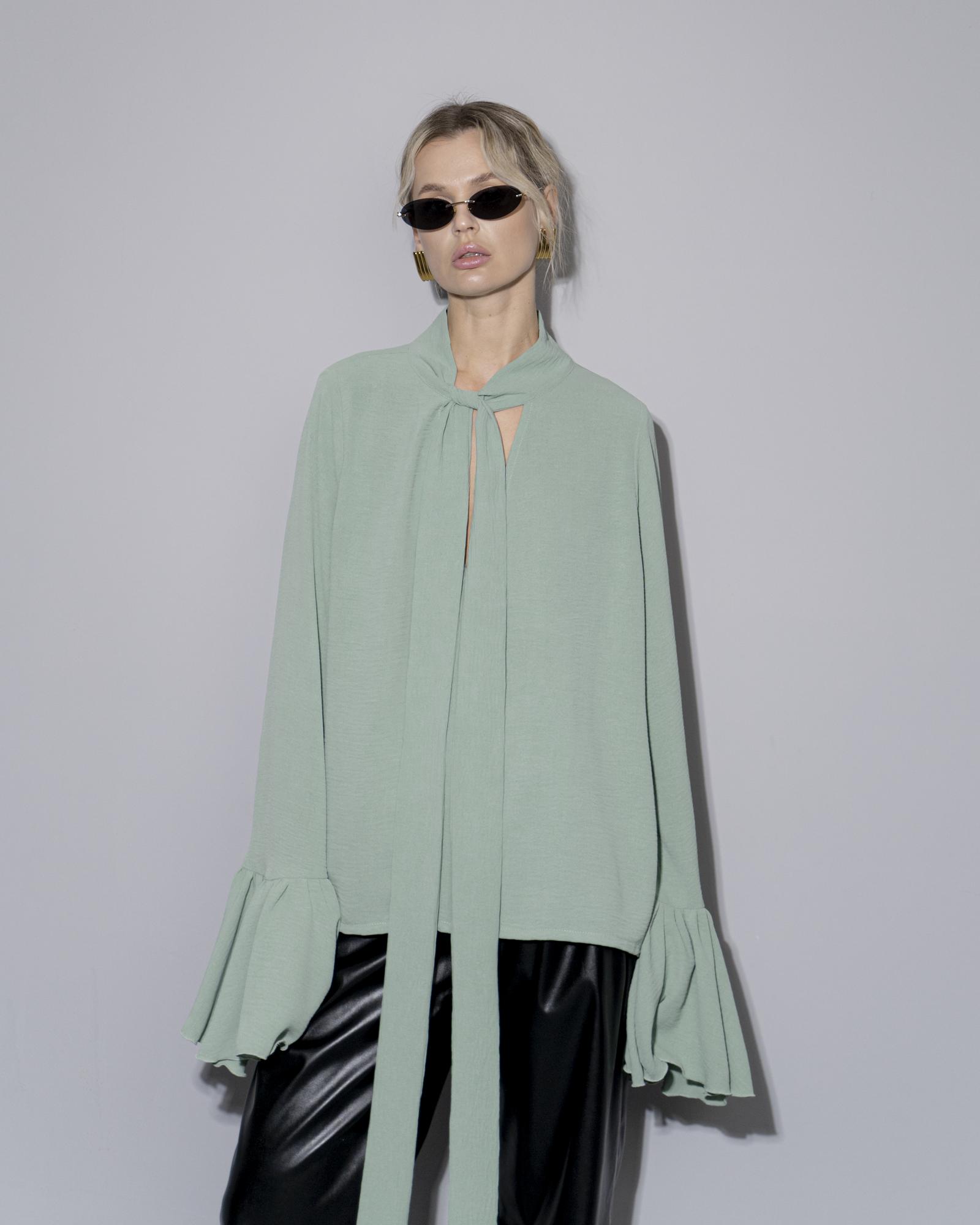 Блуза с завязками на шее oliva