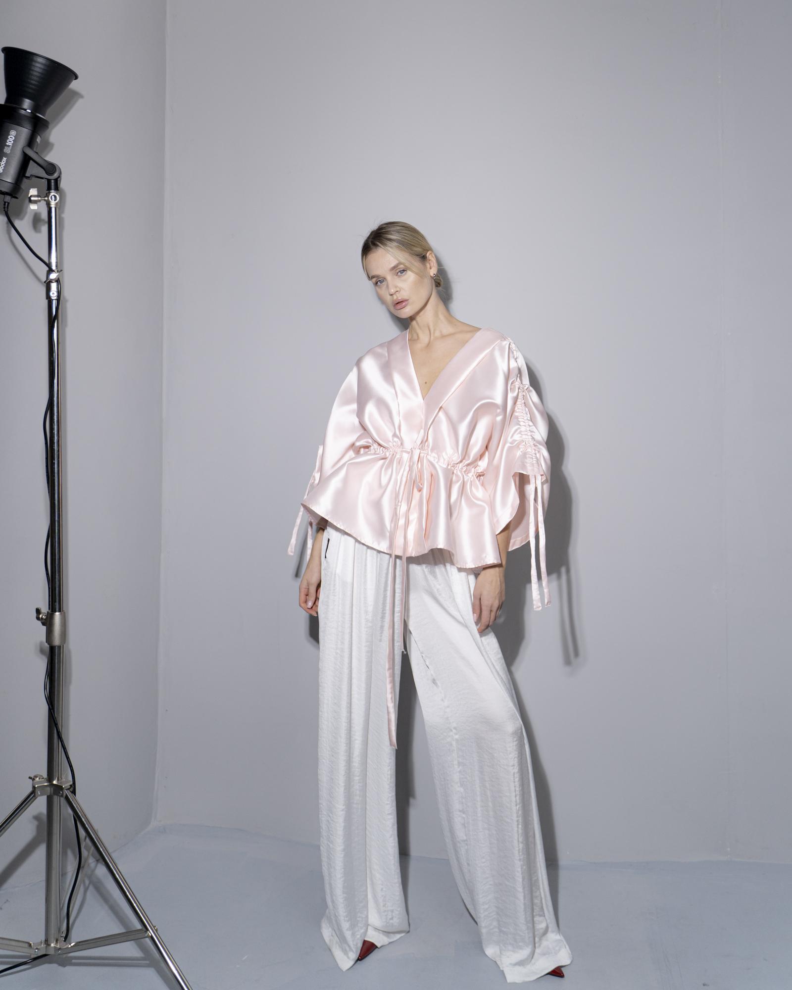 Блуза с буфами персик