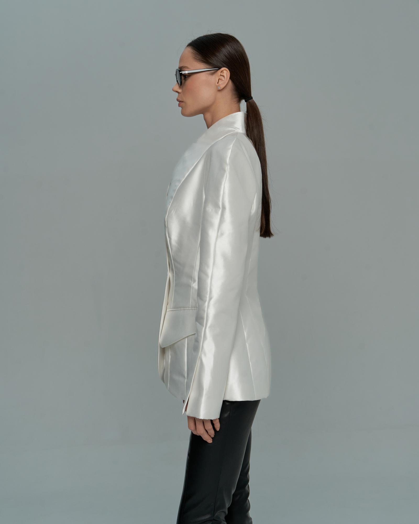 Жакет тафта приталенный молоч.