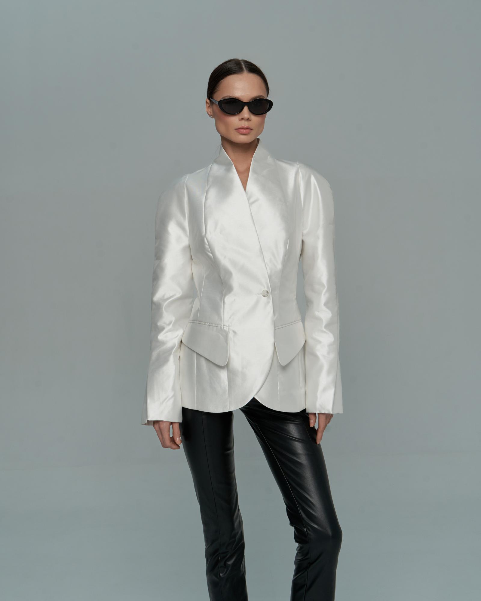 Жакет тафта приталенный молоч.