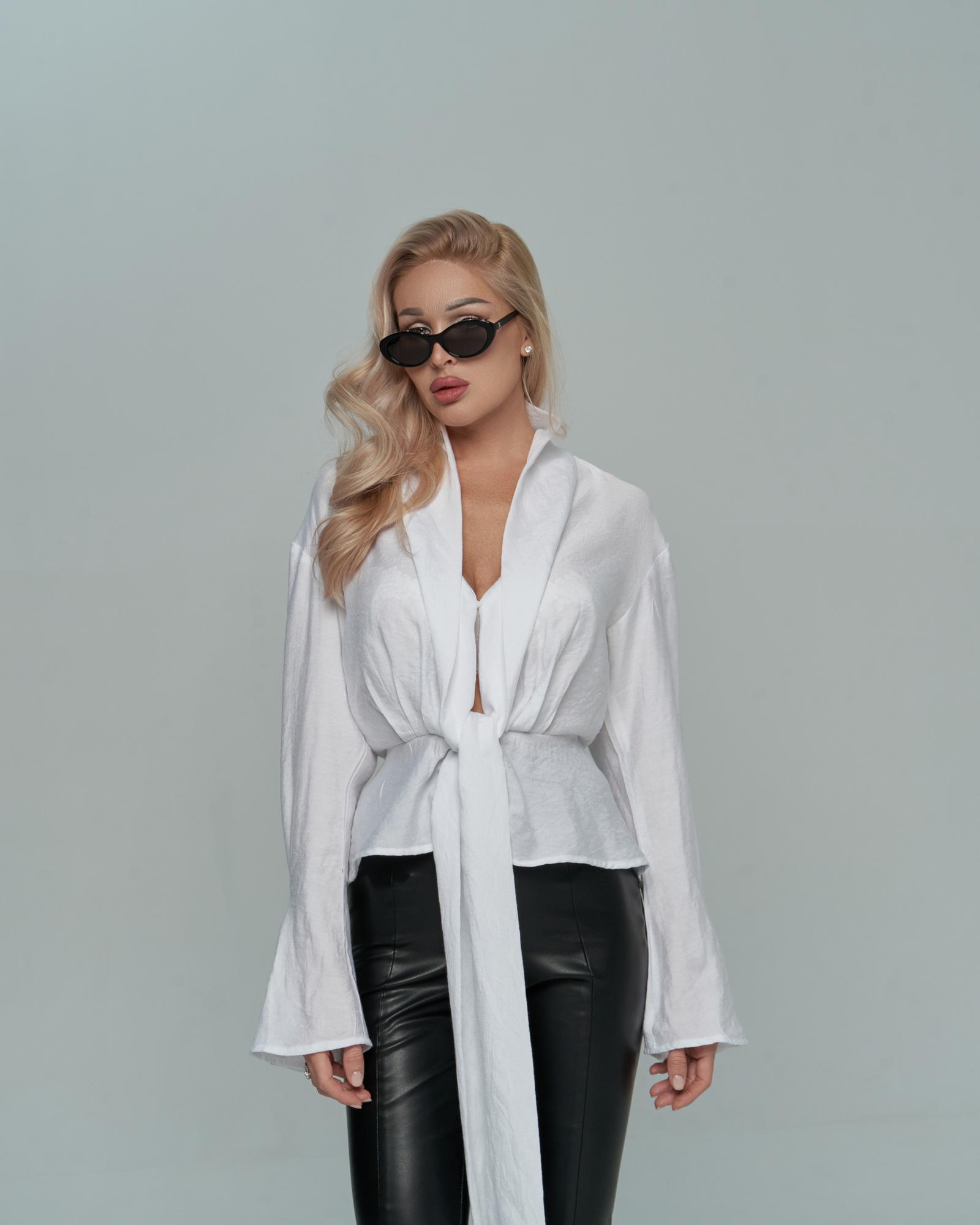 Рубашка с завязками белая