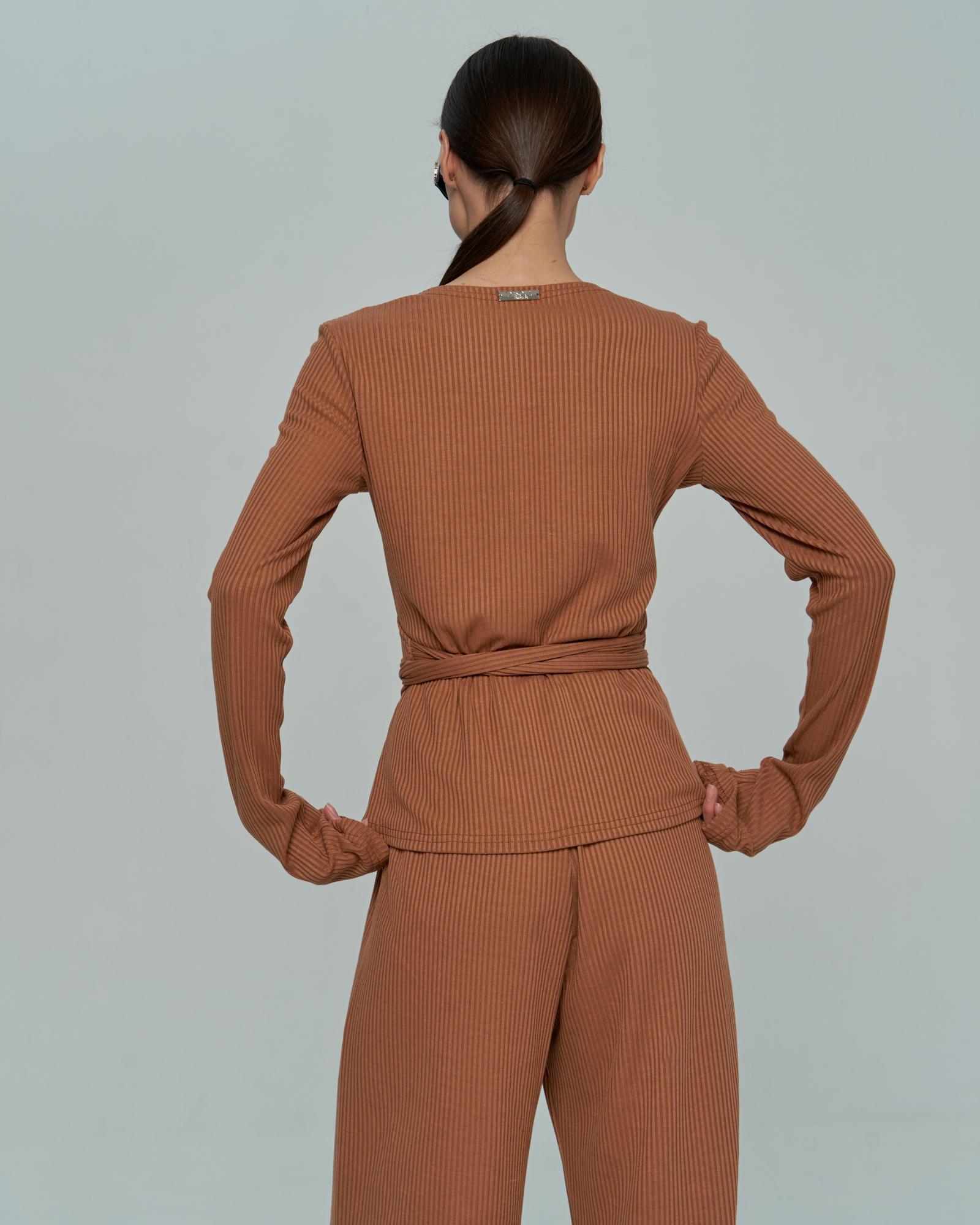 Лонгслив на запах карамельный