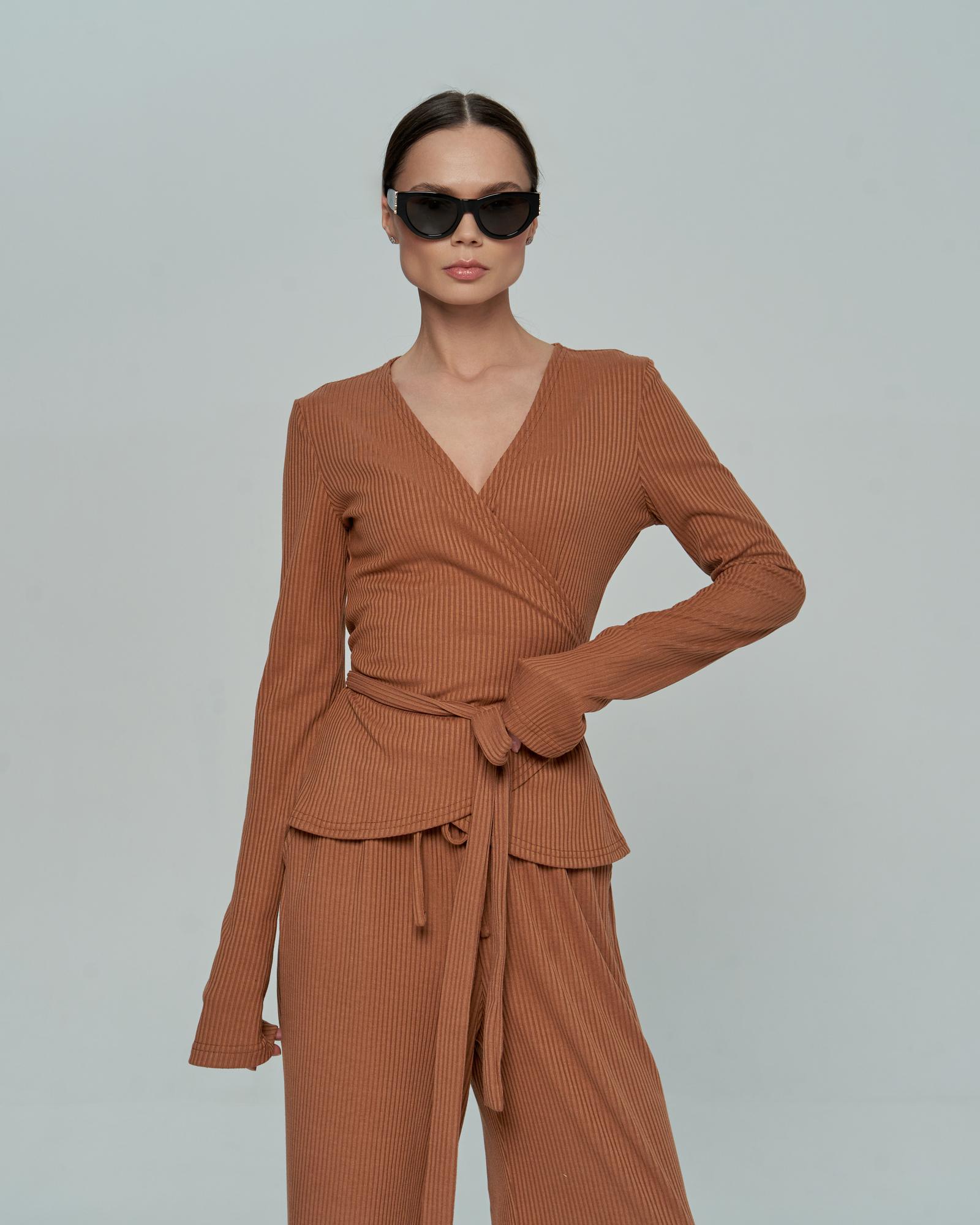 Лонгслив на запах карамельный