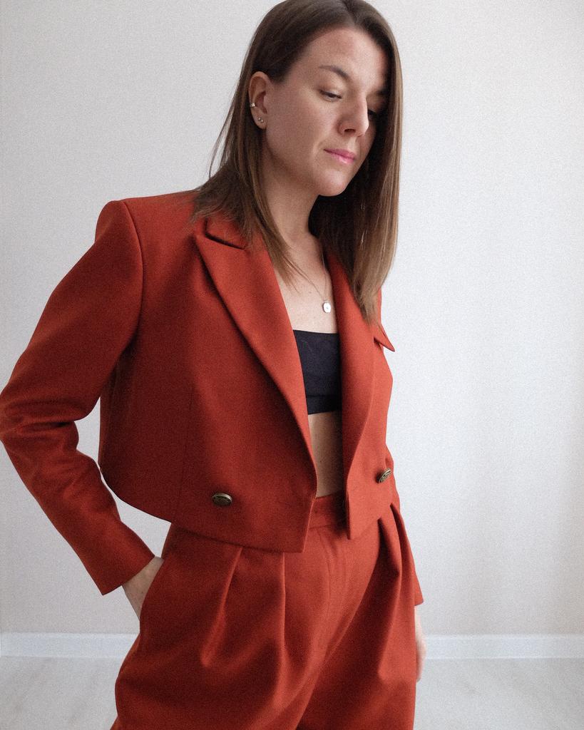 Видеопроцесс пошива жакета НЕНСИ/брюк ДАФНА