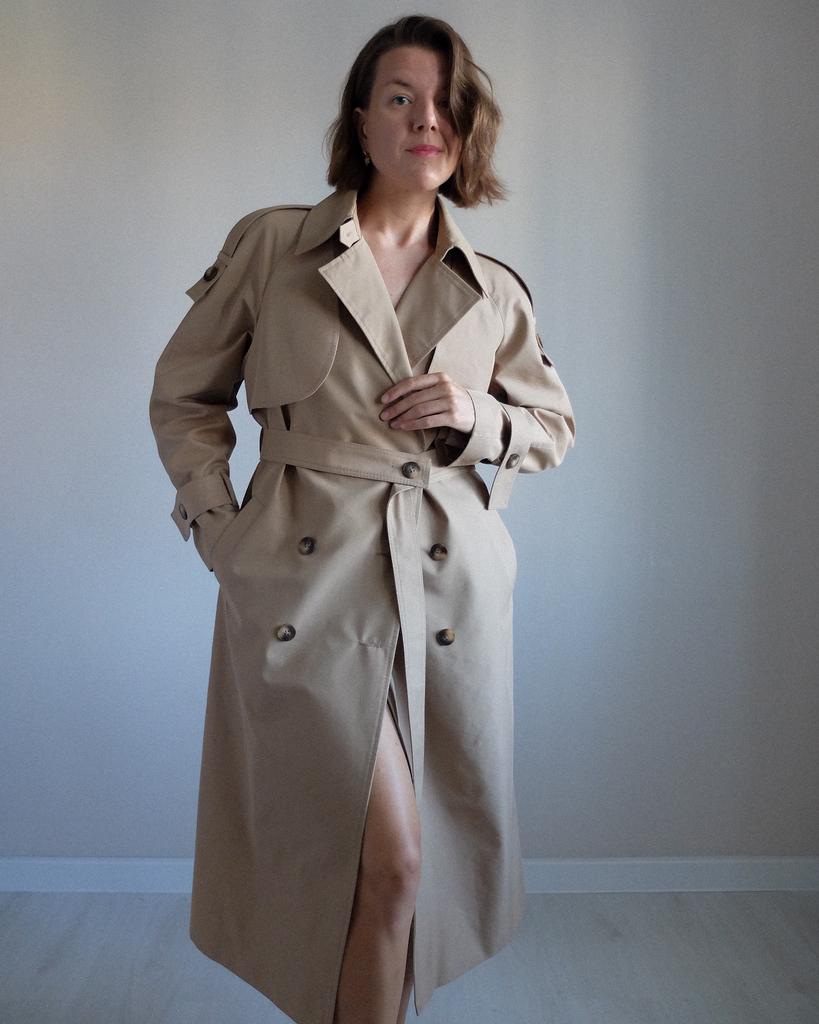 Видеопроцесс пошива тренча АБИГЕЙЛ