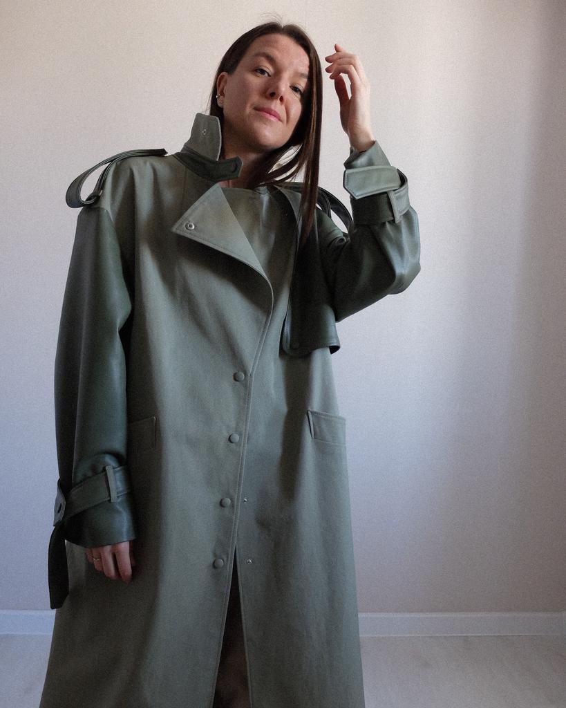 Видеопроцесс пошива тренча ПЕЙТОН