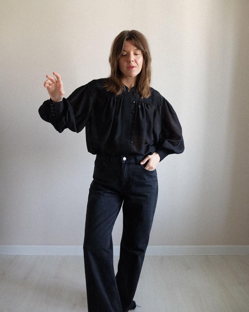 Видеопроцесс пошива блузки ЛАЙЗА (без оверлока)