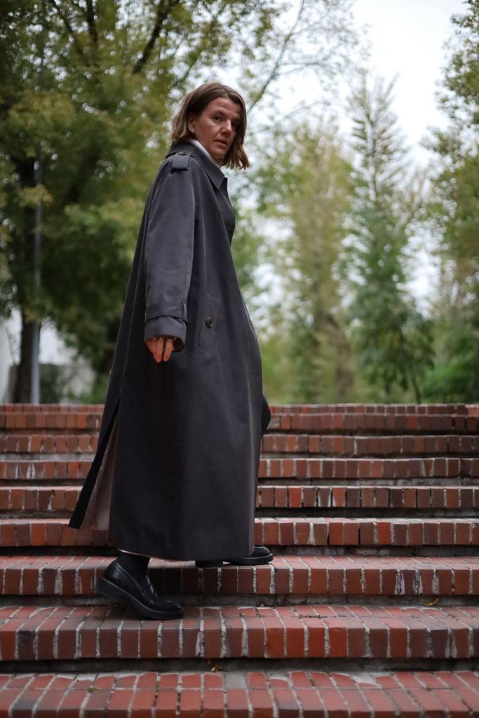 Видеопроцесс пошива тренч ДОЛОРЕС