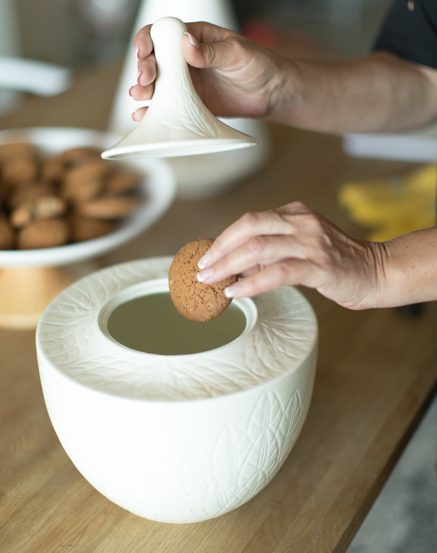 Конфетница с крышкой