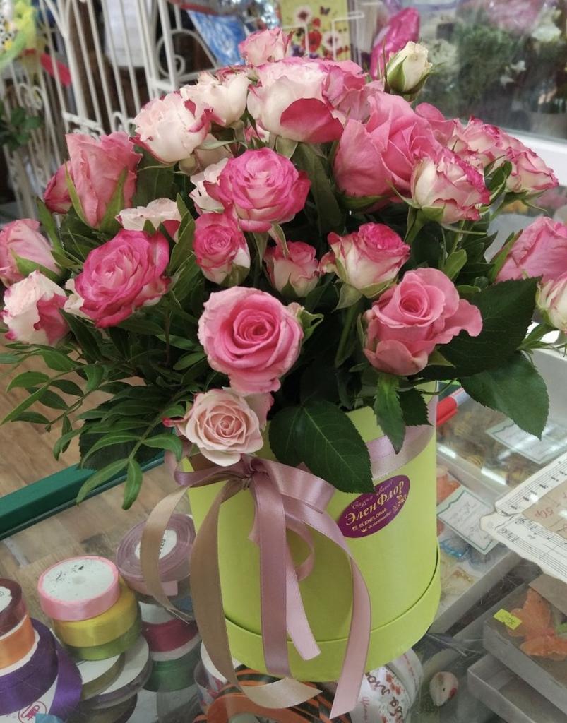 Моно из роз в коробке