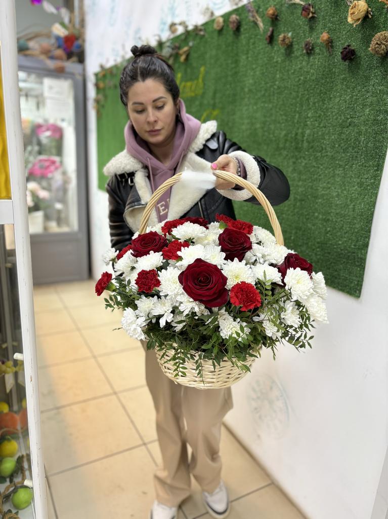 Корзина цветов к 23февраля/9мая/