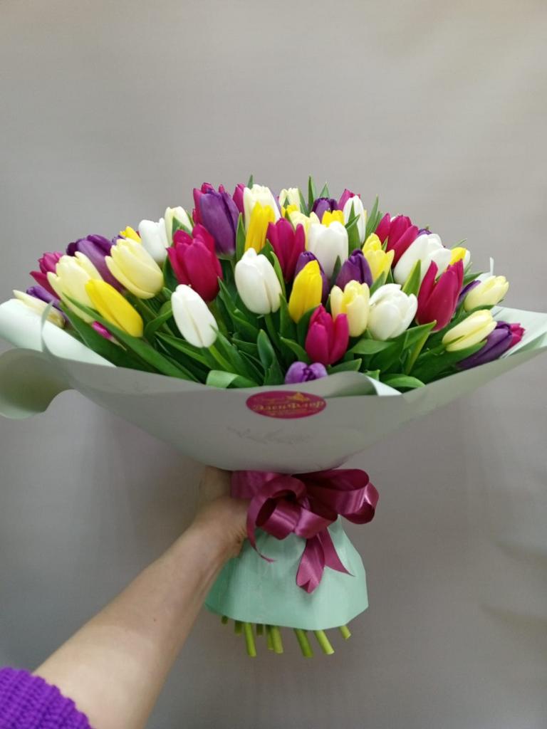 Букет из 99 тюльпанов