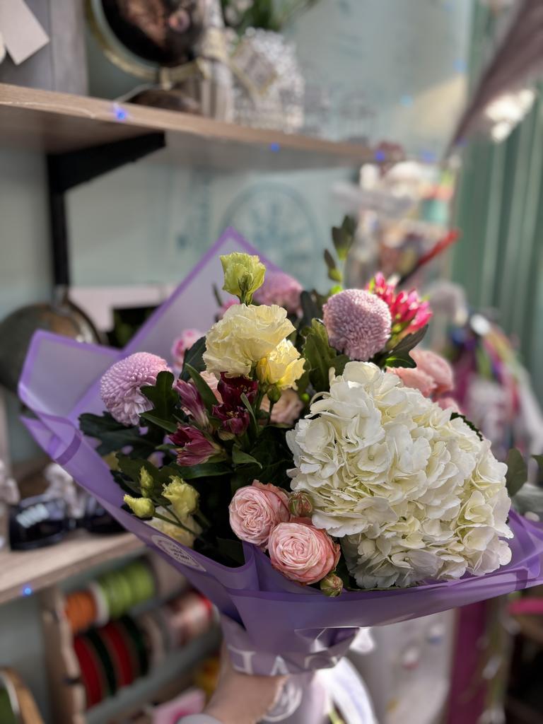 Букет цветов в лучах солнца