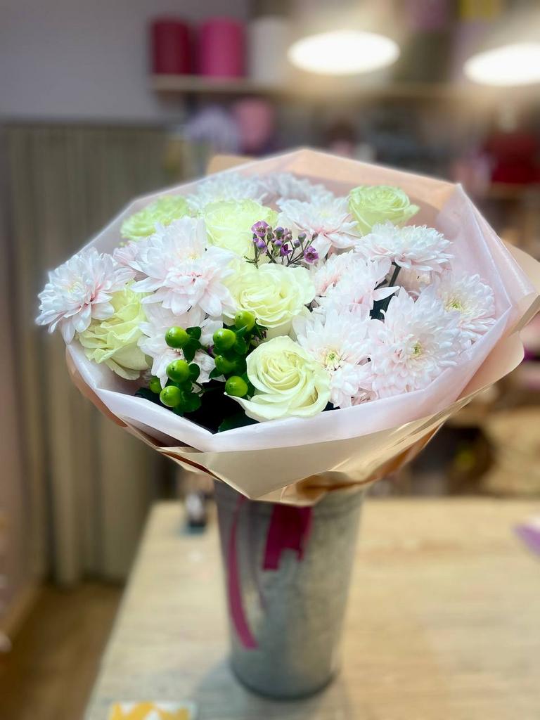 Букет цветов в нежных тоннах