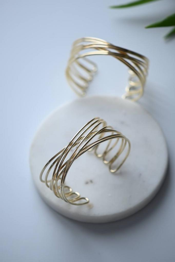 Пара золотых браслетов