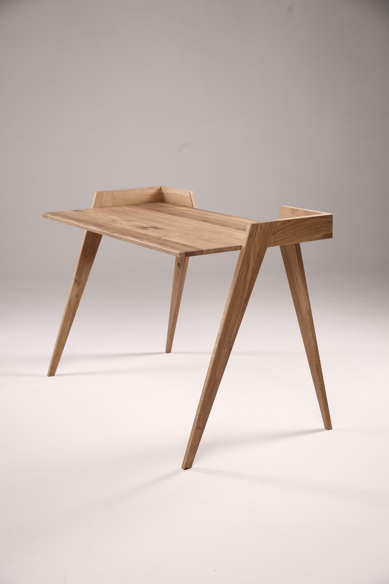 Стол письменный из натурального дуба