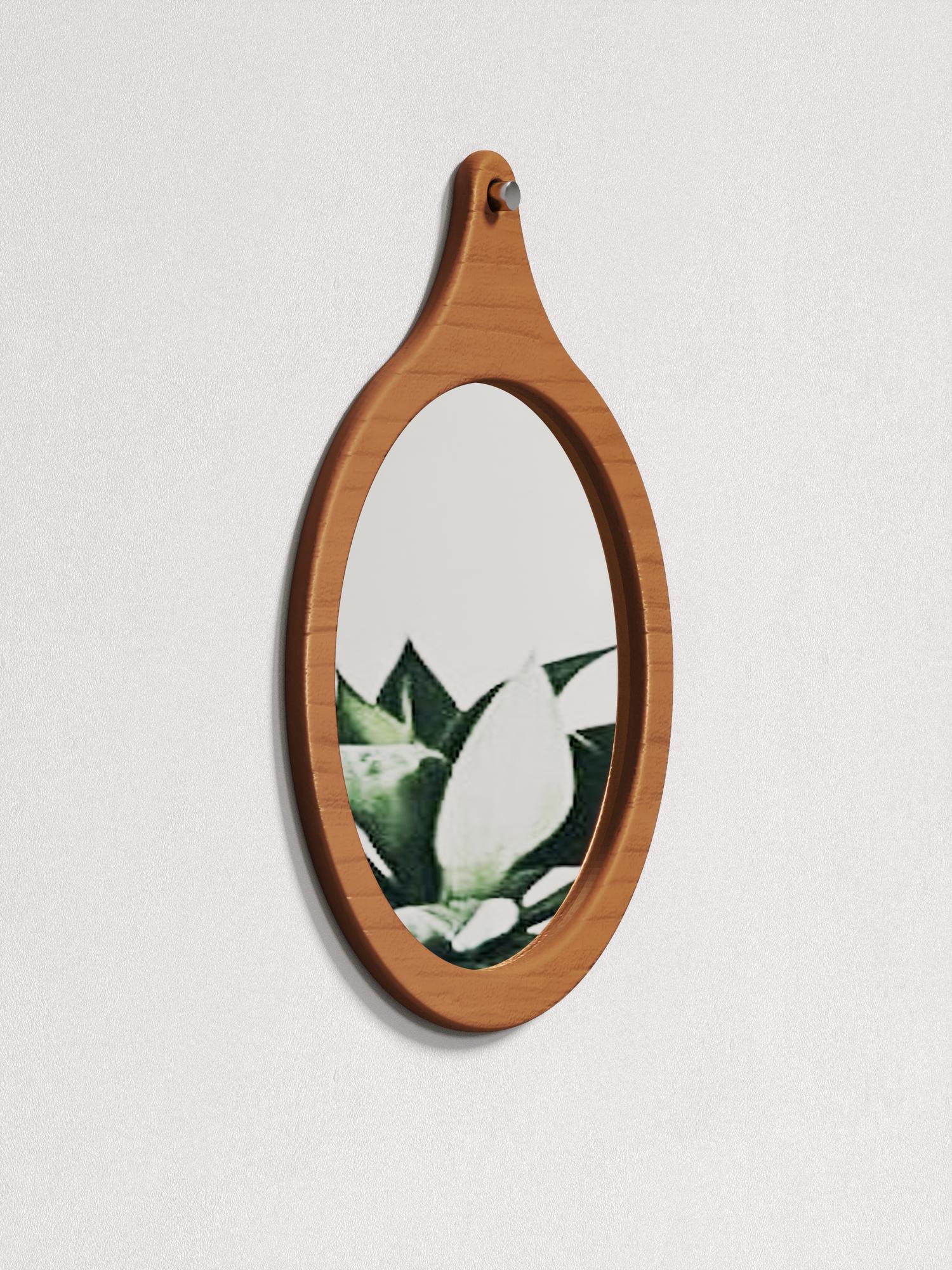 Зеркало настенное в коричневой раме