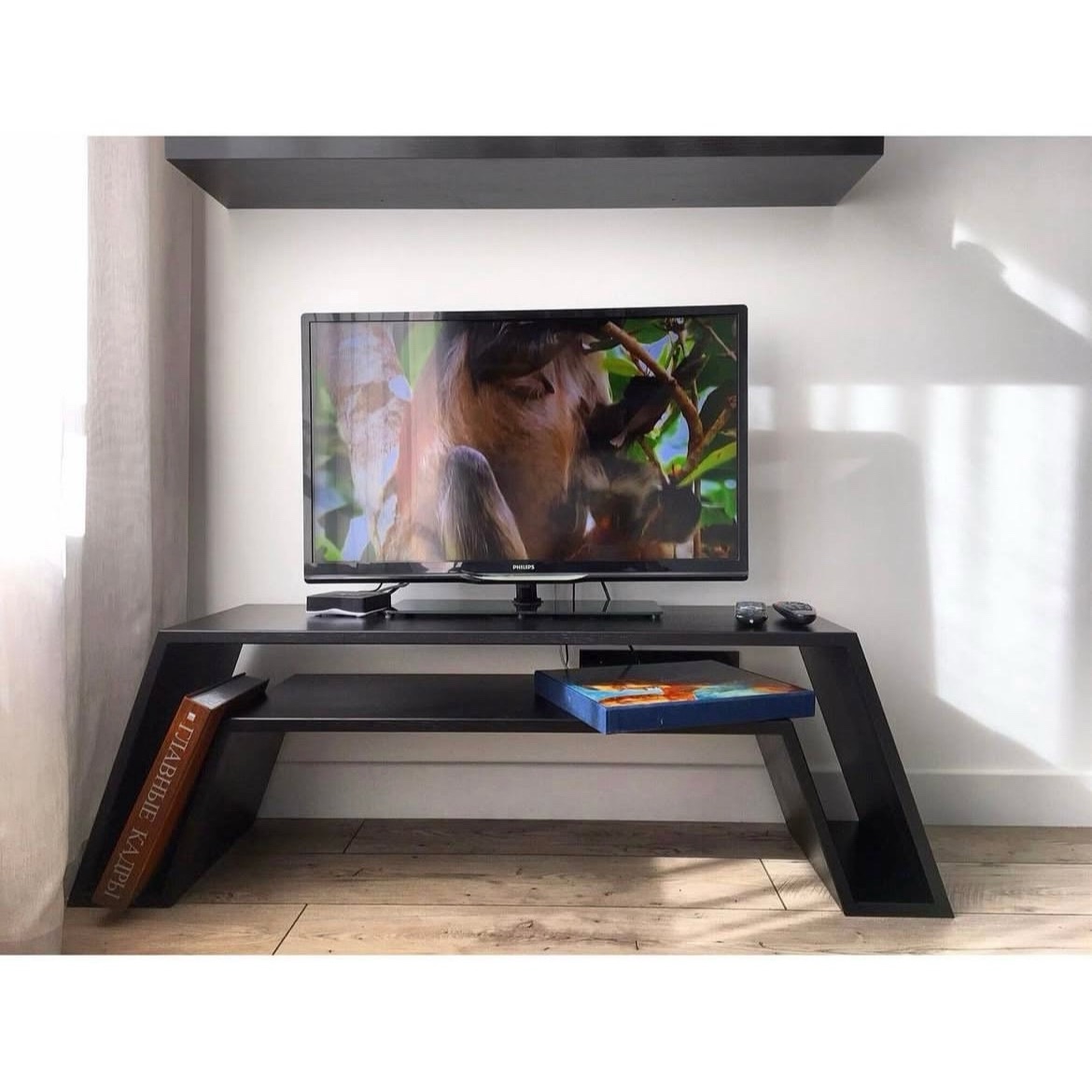 Тумба под ТВ из массива