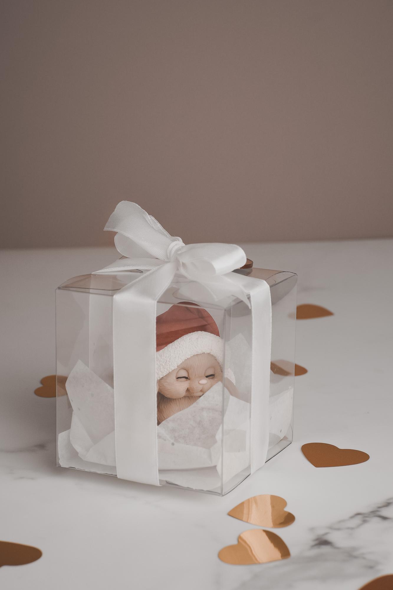 Зайка Лилу в новогодней шапке