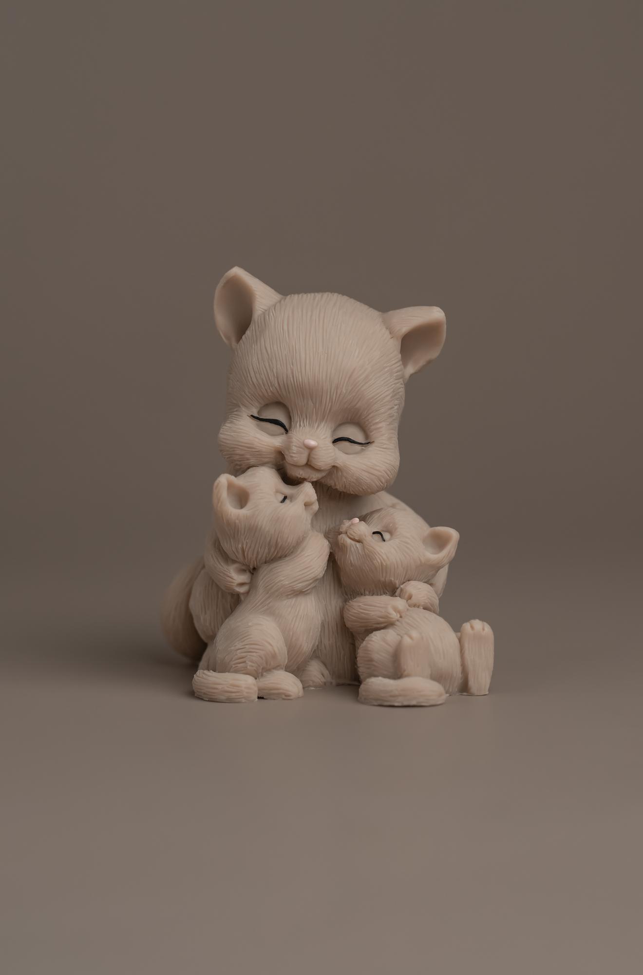 Котята с мамой