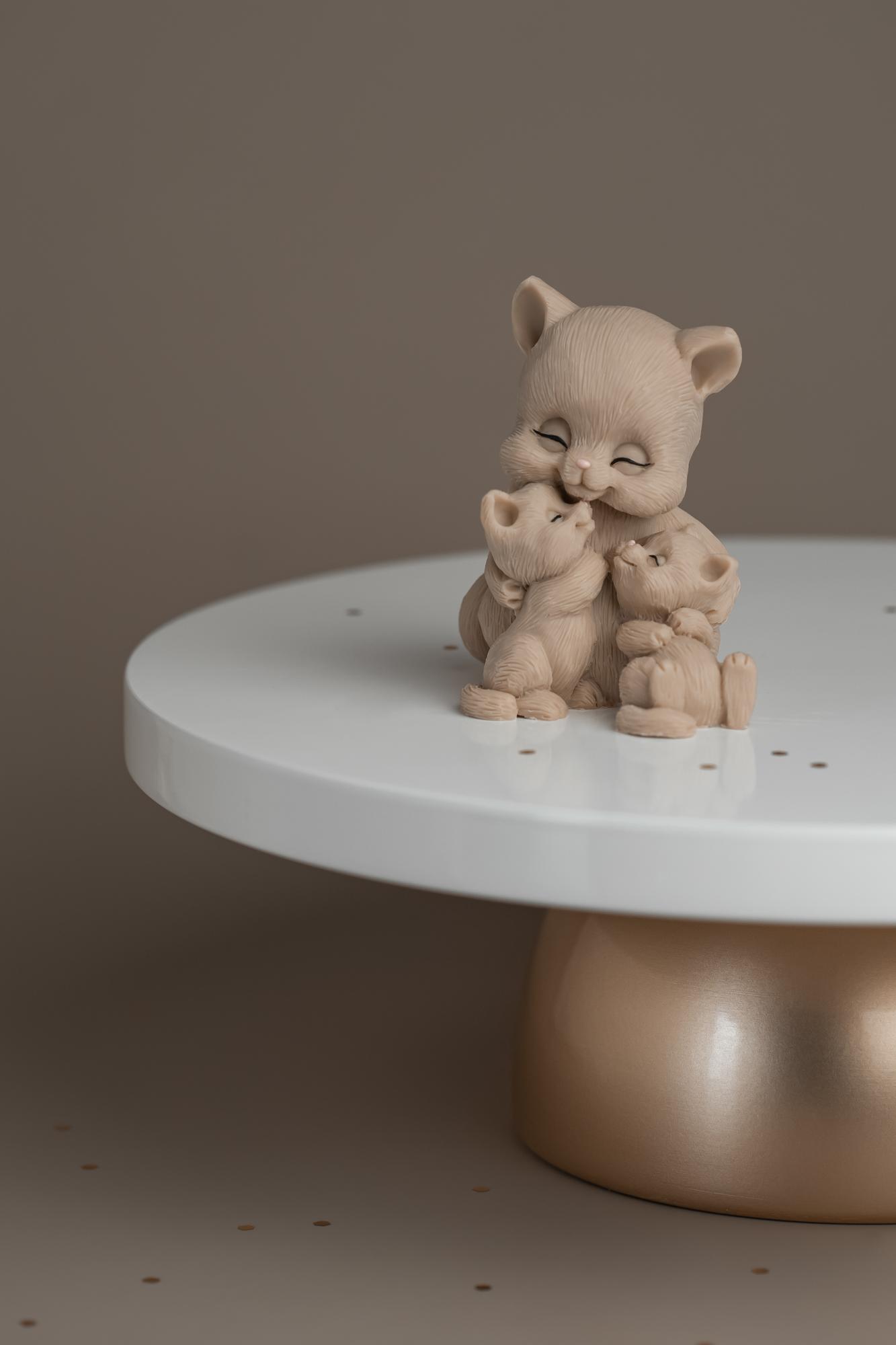 Котята с мамой