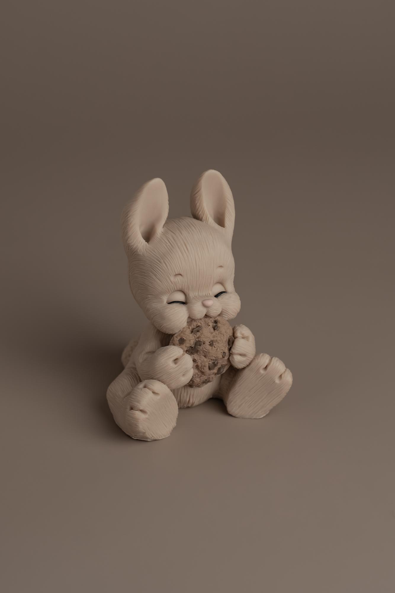 Зайка Лилу с печенькой