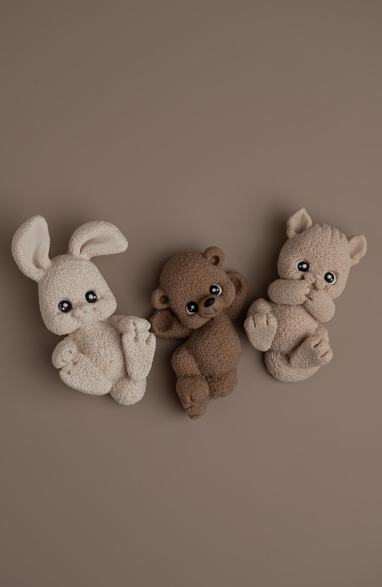 Трое малышей: зайка, котёнок и мишка