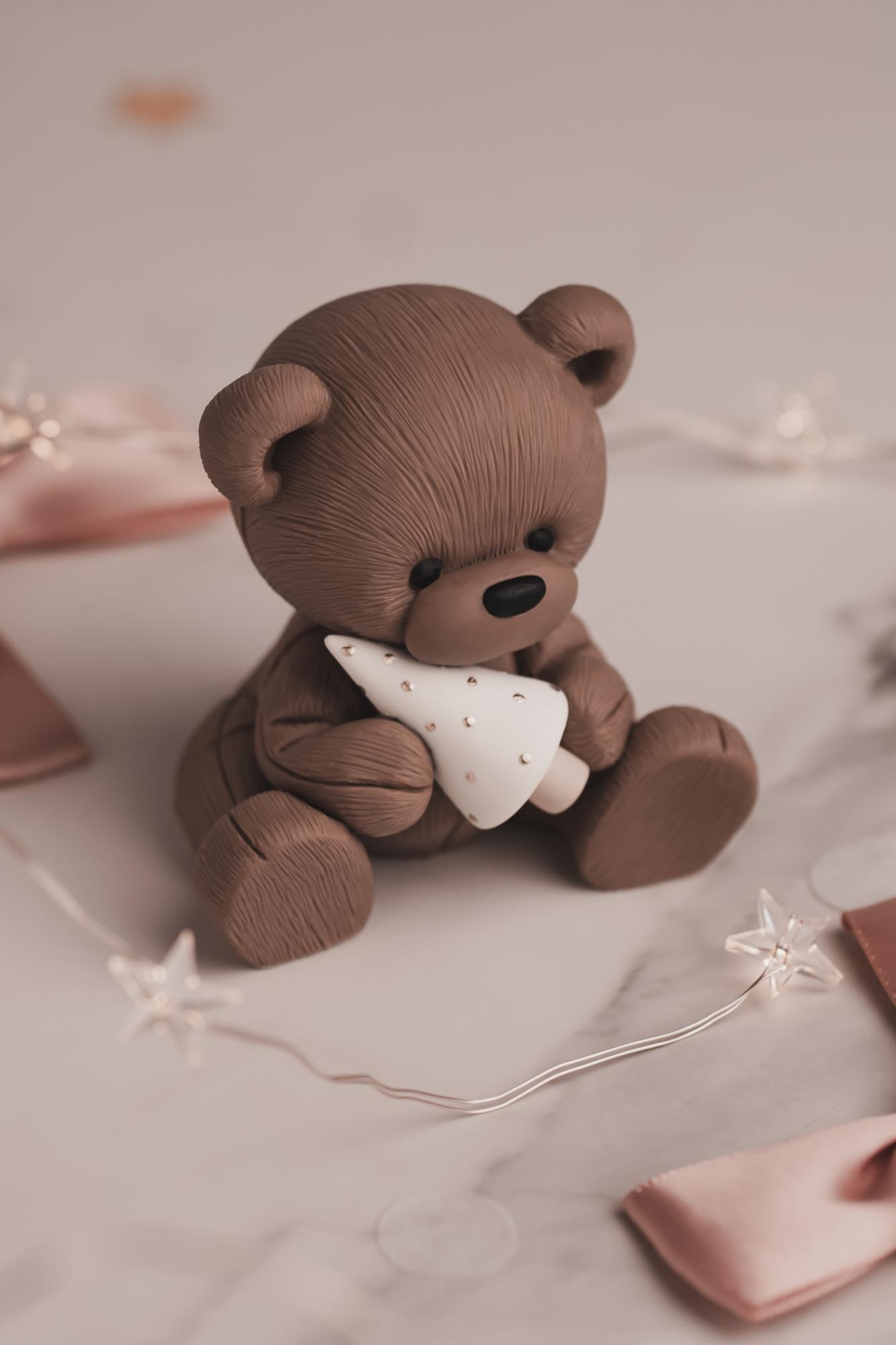 Медвежонок Брауни с елочкой