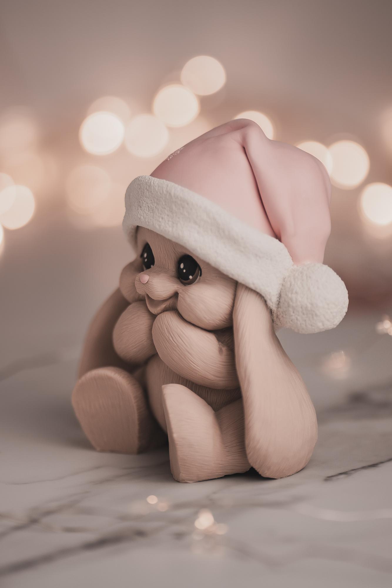 Большой зайка Лилу в новогодней шапке