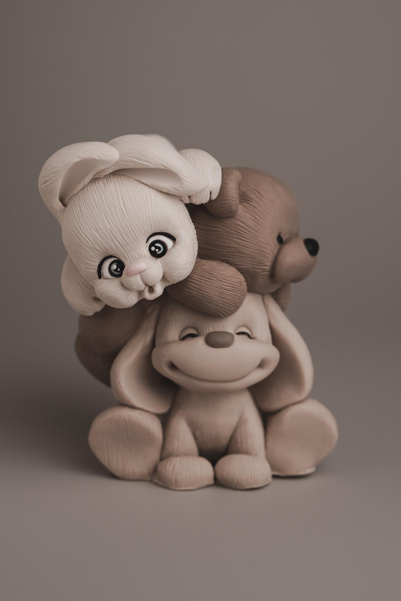 Лилу, Брауни и Тикки задувают свечку