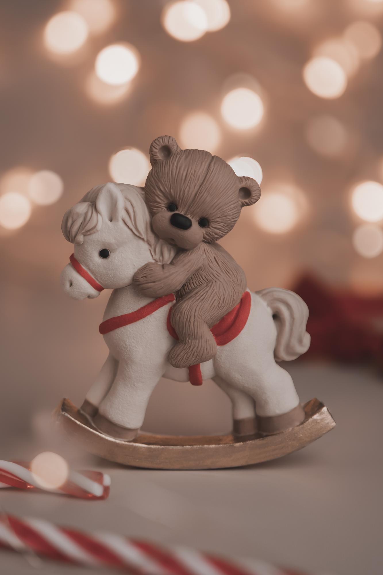 2D - Медвежонок Брауни на лошадке-качалке