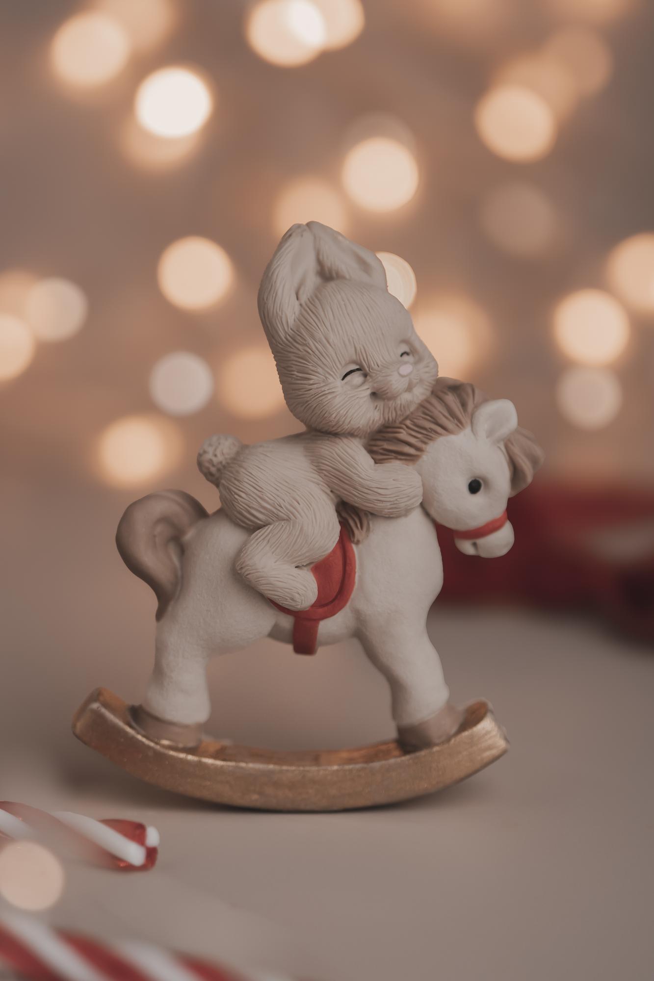 2D - Зайка Лилу на лошадке-качалке