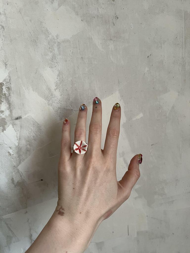 колечко керамическое красные лучи 15.7