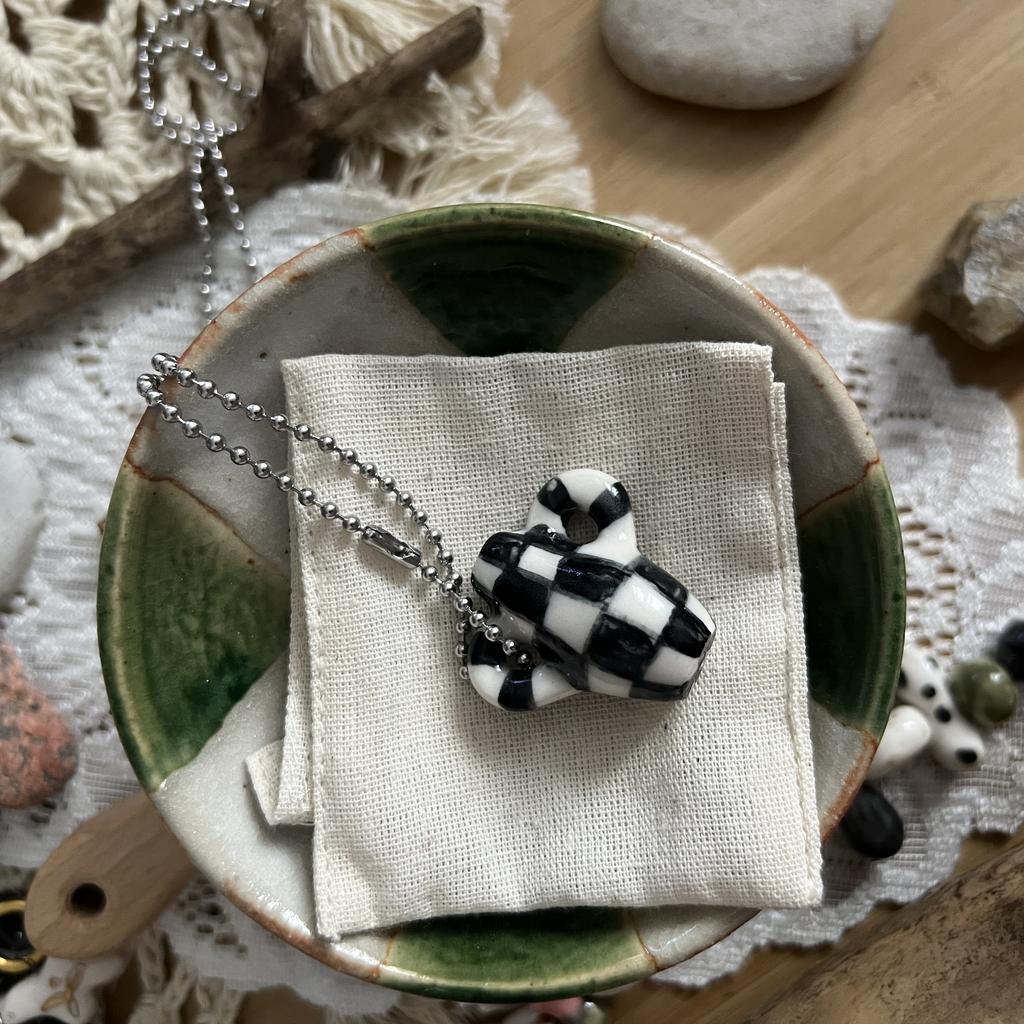 вазочка кулончик черная шашка