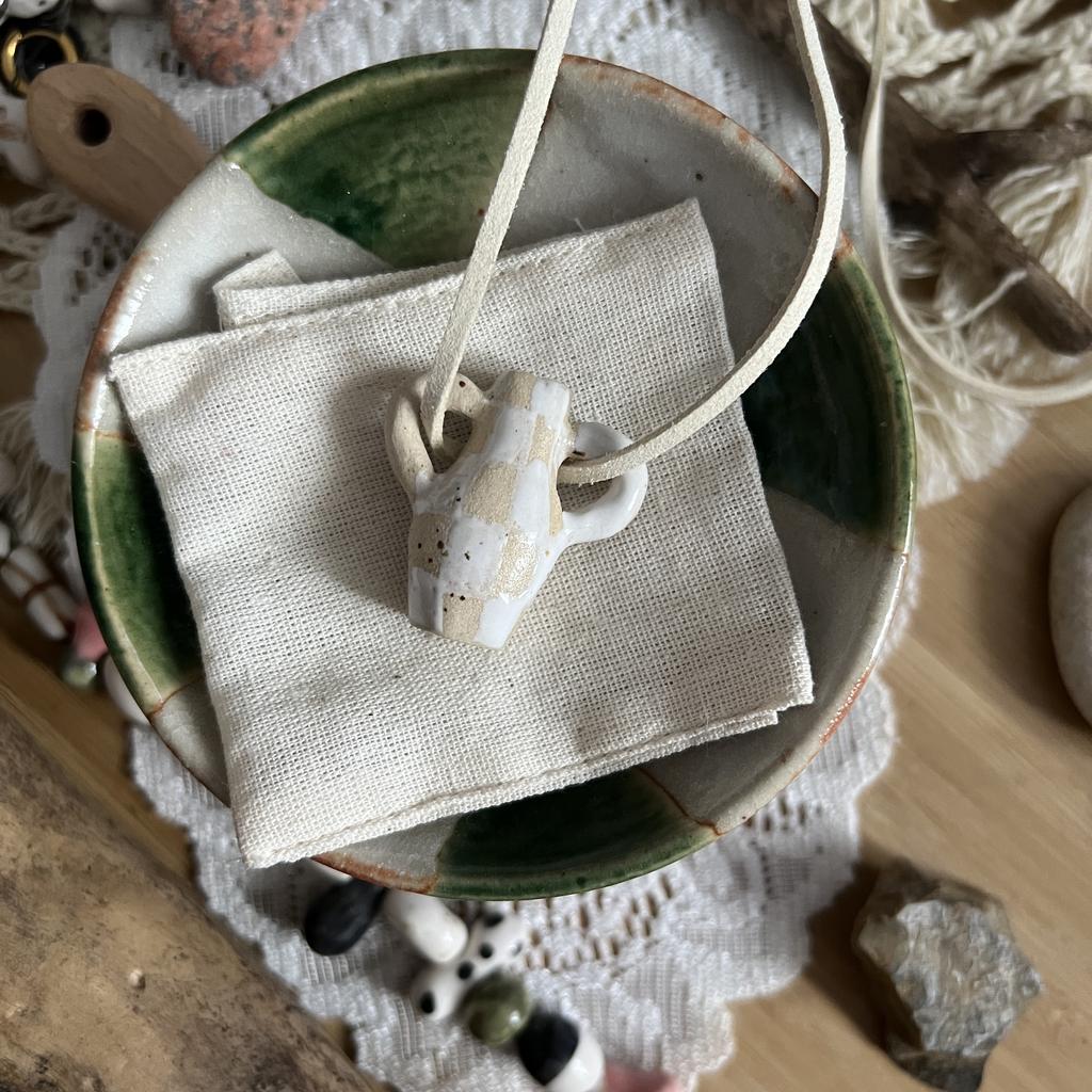 вазочка кулончик в белую шашку