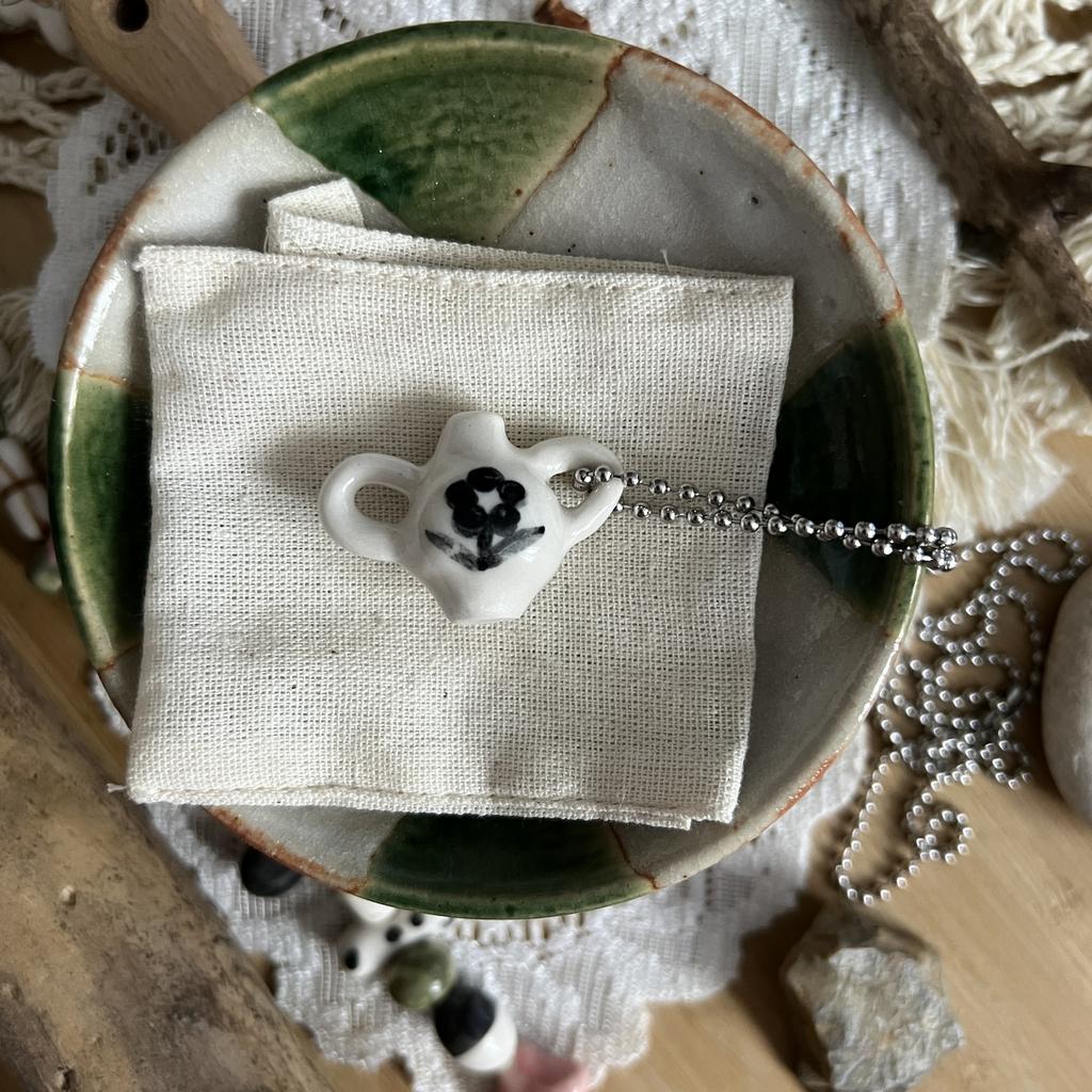 вазочка кулончик с черным цветком