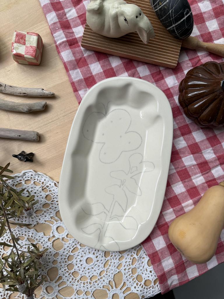 тарелка ажурная с полями бабочка с веточкой