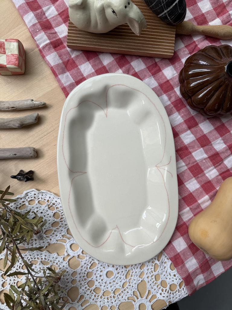 тарелка ажурная с полями красная бабочка