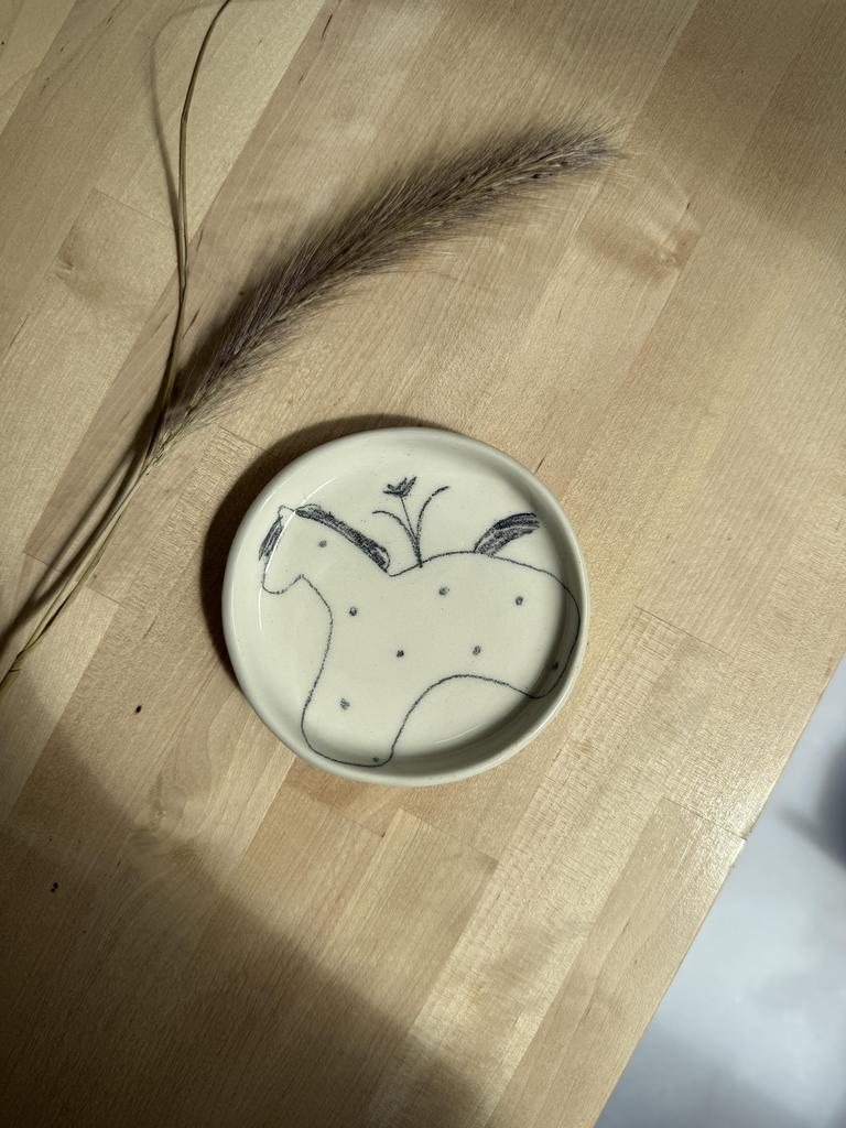 тарелочка лошадка черная