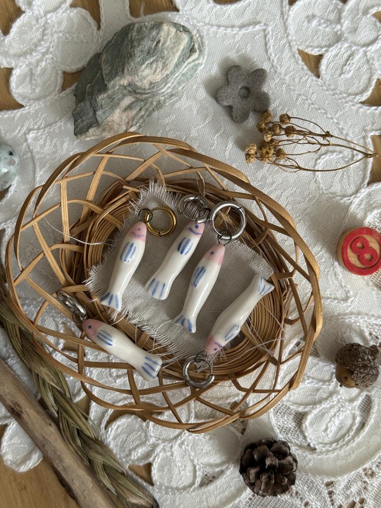 подвеска рыбка с розовой головой