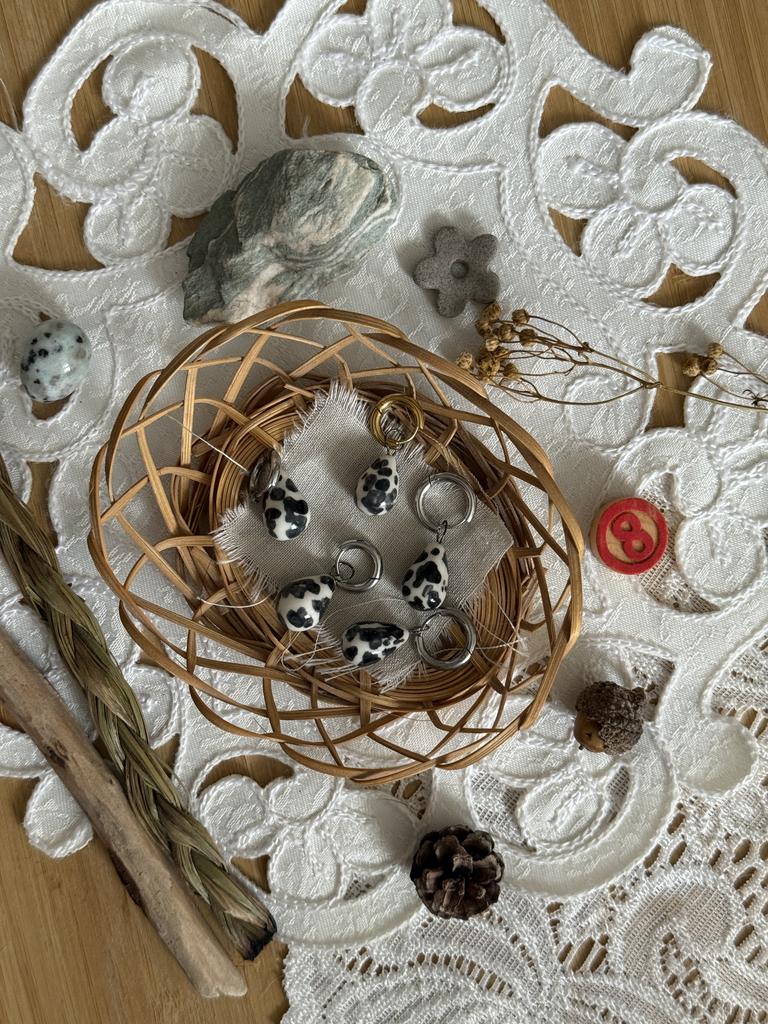 подвеска яичко чб