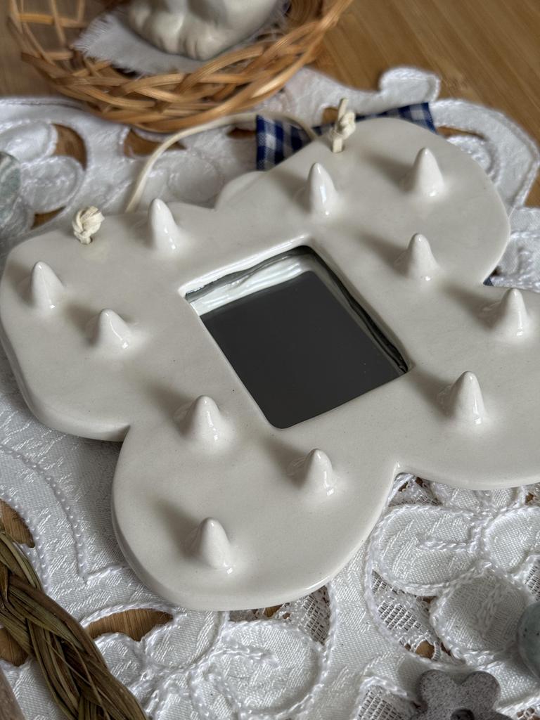 зеркальце бабочка белая с шипами