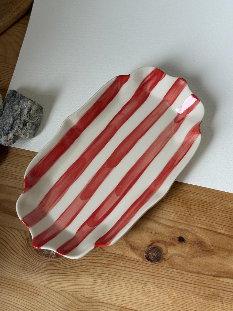 тарелочка ажурная в красную полоску *микротрещинка