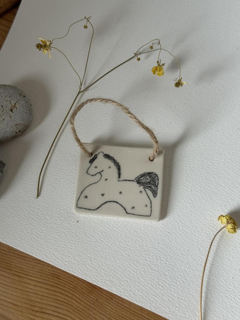 плиточка черный конь